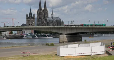 Thousands evacuate Cologne for WWII bomb defusal