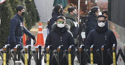 South Korean Officials Pause Attempt to Detain President