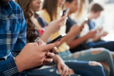 Eyes up, screens down: Phone free is becoming more common at youth events | Baptist Press