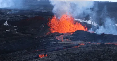 Lava Heads Toward Hawaiian Highway