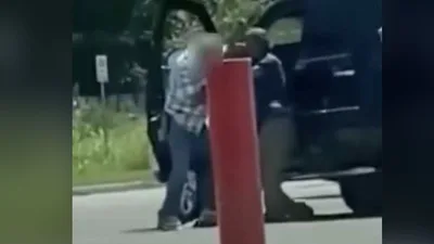 Elderly Grandpa Fights Armed Robber, Risks Life to Save Young Woman Being Choked