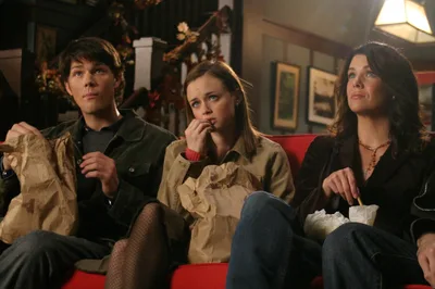 Fall Must Be Near: HBO Is Set to Debut a 'Gilmore Girls' Documentary - RELEVANT