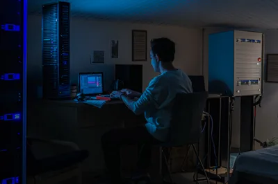AI Industry Leaders Call for Action to Mitigate 'Extinction' Risk - RELEVANT