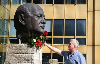 Franklin Graham Pays Tribute to Mikhail Gorbachev