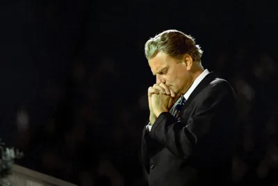 The Problem With the 'Billy Graham Rule' - RELEVANT