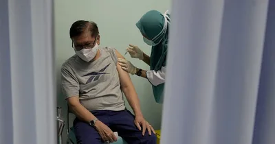 Pfizer to conduct omicron-specific vaccine trial