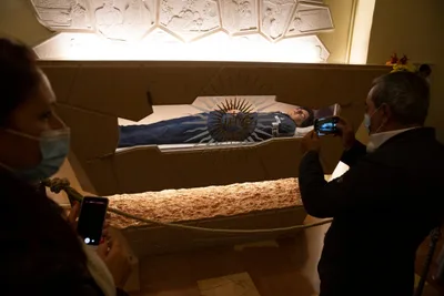 Pilgrims flock to beatified teen’s tomb in Assisi ahead of feast day | Crux Now