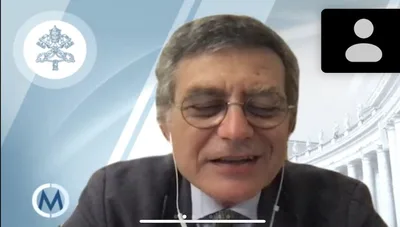 Vatican's communications head urges Catholic journalists to build unity