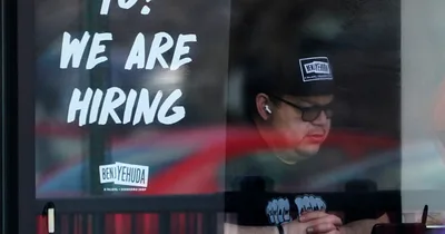 More Americans apply for unemployment benefits