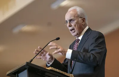John MacArthur leaves legacy ‘on a generation of preachers’ | Baptist Press