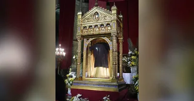 Record numbers of pilgrims flock to see the Holy Tunic of Christ near Paris