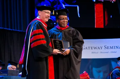 Iorg to Gateway grads: Engage hurting people | Baptist Press