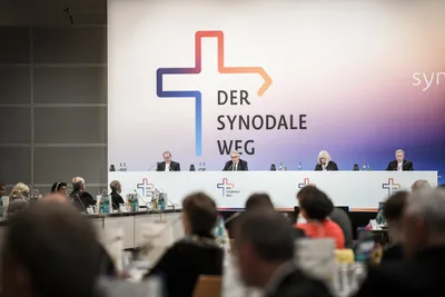German pilgrims hand pope ‘reform manifesto’ critical of Synodal Path