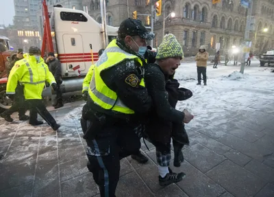 Ottawa Police Arrest 100+ Protesters in Efforts to Break up Freedom Convoy Blockade