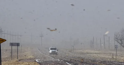 Hurricane-force winds batter Midwest