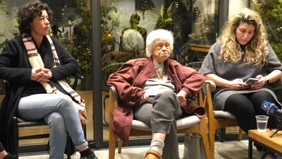 Remember: Tel Aviv Holocaust Survivor Relays Powerful Story to Journalists in Living Room Setting