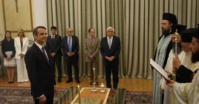 Greece swears in conservative prime minister