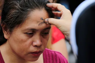 Filipinos can get ashes on foreheads for first time in two years