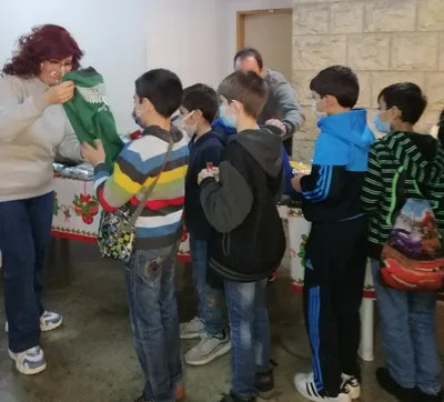 ‘A bridge of smiles’: Food, fun and ‘shopping’ for Lebanese children