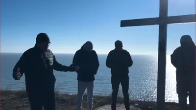 MUST SEE Report from the Frontlines: Ukrainian Pastors Pray at Cross, Not Far from Russian Forces