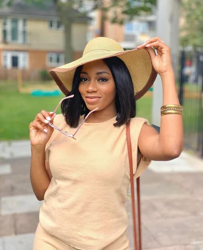 Christian social media influencer gives away her belongings after hearing command from God