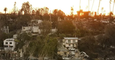 Fires Continue Burning in Los Angeles as Winds Die Down