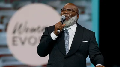 T.D. Jakes suffers health incident during sermon at Dallas church | Baptist Press