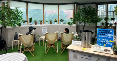 Fighting Korea’s Loneliness Epidemic with Cafés and Convenience Stores