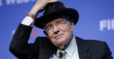 Former Senate Majority Leader Harry Reid dies