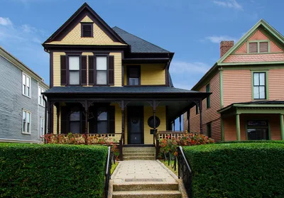 Brothers, Retired NYPD Officers, Hailed as Heroes for Stopping Woman from Torching MLK’s Home