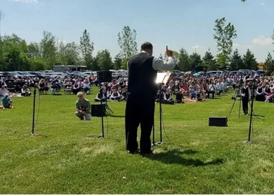 Ontario congregation charged for holding outdoor services after church locked by court order