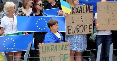 EU grants Ukraine candidate status