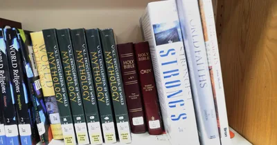 Oklahoma official cancels schools’ Bible-buying plan