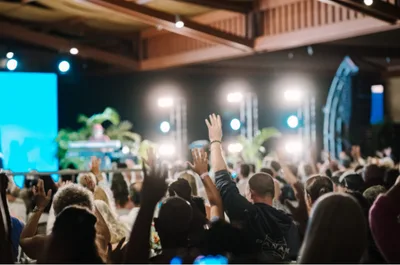 'Hungry for a message of hope': 100 make Decisions for Christ in Aftermath of Hawaii Wildfires