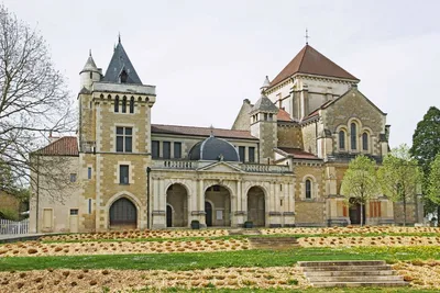Why is a French Catholic archdiocese expelling the FSSP?