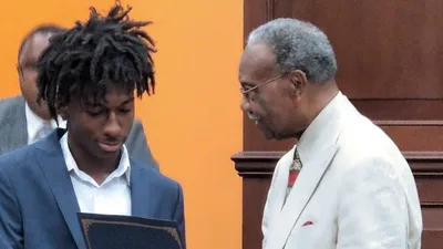 'So Thankful for Him': Mississippi Teen Saves 4 Lives, Including Police Officer, After Car Plunges Into River