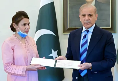 Pakistan’s PM honors Christian nurse who risked her life to save infant