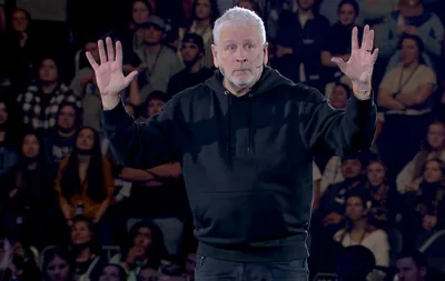 Passion 2023: Louie Giglio Urges Christians to Break Free from TikTok, Apps That Steal Time and Money