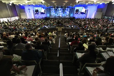 Southern Baptists oust Rick Warren's Saddleback Church for naming a female pastor