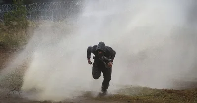 Violence breaks out at Poland-Belarus border