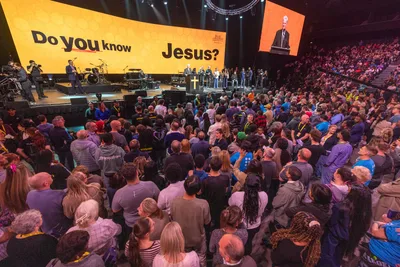 Manchester, England: Hundreds Respond to the Gospel