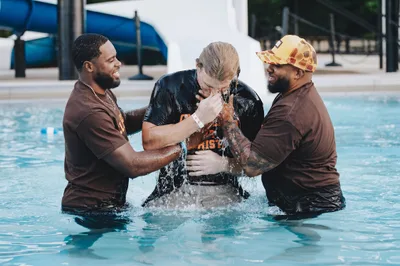 Defensive Rookie of the Year Carson Schwesinger Got Baptized - RELEVANT