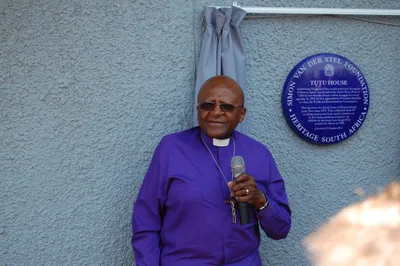 Pope Francis sends condolences for death of Desmond Tutu