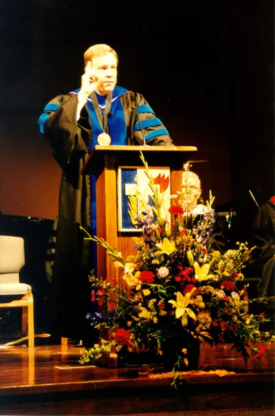 Roberts encourages graduates to be 'equipped for the journey' | Baptist Press