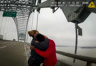 Memphis Police Officer Praised for Talking Suicidal Teenage Father Off Bridge