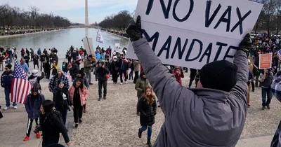 Appeals court revives federal worker vaccine mandate