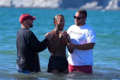 Mass UK Baptism Spurs Outpouring of Praise