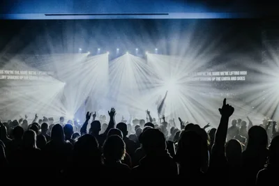 Christian celebrity culture, megachurches are a turn-off, poll finds