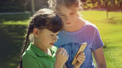 In a World That's All Digital, All the Time, Expert Shares How Parents Can Free Kids from Tech Addiction