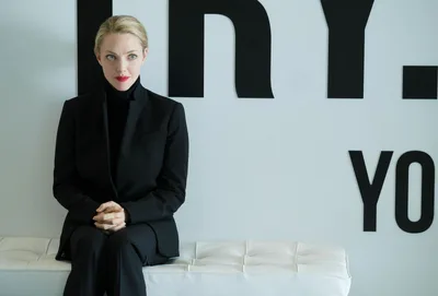Amanda Seyfried Bends the Truth as Elizabeth Holmes in the First Trailer for 'The Dropout' - RELEVANT